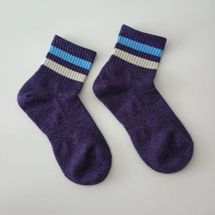 Striped Knit Crew Socks suppliers