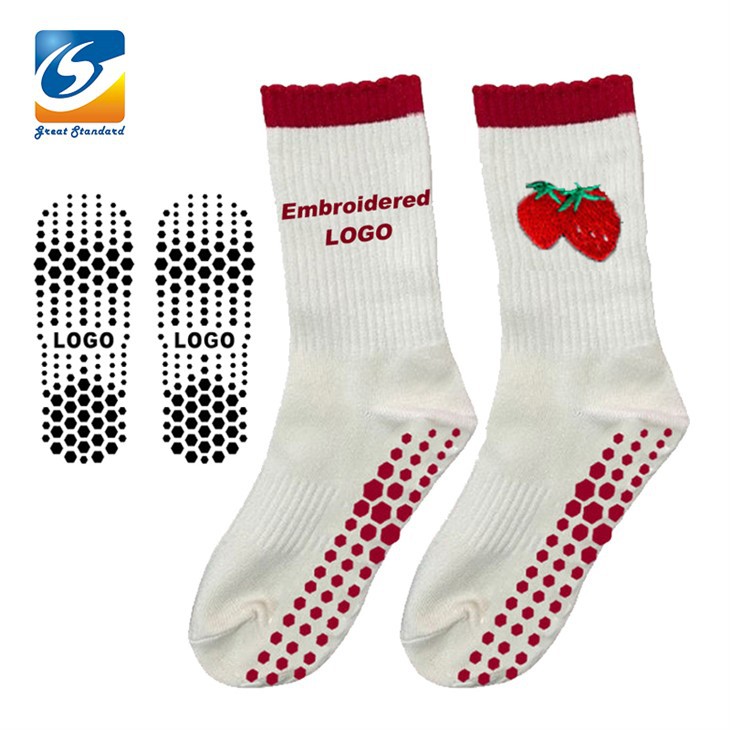 Lindos calcetines de pilates bordados
